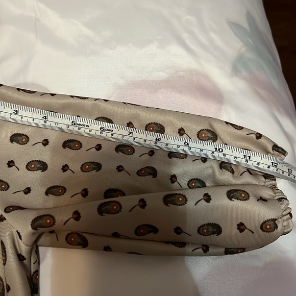 Cool vintage dress, not tags see pics for measurements and blemishes - Picture 7 of 10